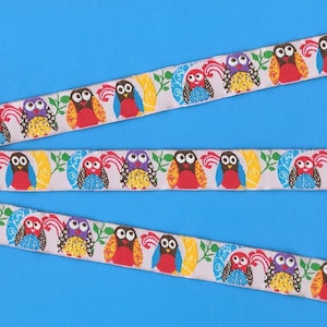 ANIMAIS/Pássaros C-03-B Jacquard Ribbon Poly Trim 5/8" de largura (16 mm) Fundo rosa claro com corujas brilhantes e alegres