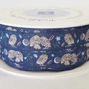 SOPHIA DRESCHER Bordure tissée en ruban jacquard oiseaux 5/8" de large (16 mm) d'Allemagne « Hiboux de la nuit » fond bleu marine avec hiboux tachetés et la lune
