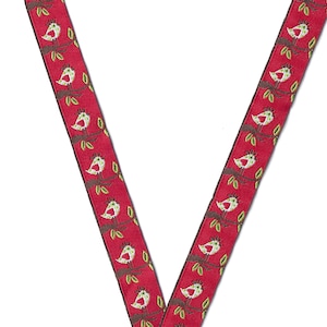 ANIMAIS/Pássaros C-26-A Fita Jacquard de Poliéster com Acabamento de 5/8" de largura (16 mm) Fundo Vermelho com Pássaros Brancos em Galho de Árvore (Design Vertical)