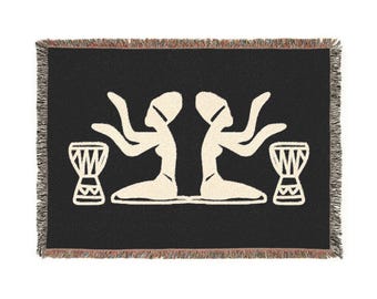 Meditierende Figur mit Trommeln – Gewebte Decke | Tribal-Yoga-Überwurf