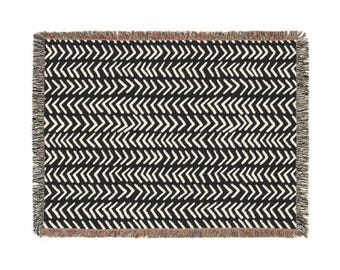 Couverture tissée à franges chevrons | Jeté à chevrons noir et ivoire