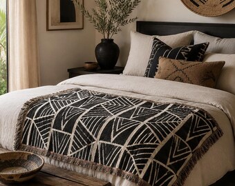 Geometrische, tribale V-Chevron-Webdecke | Boho-Muster in Schwarz-Weiß