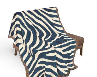 Gewebte Decke mit marineblauem Zebra-Streifenmuster | Tagesdecke mit Tiermotiv