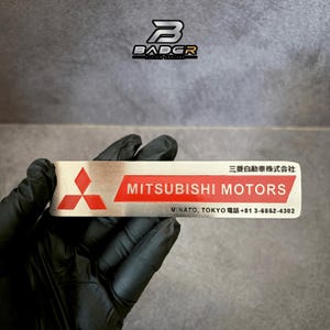 Emblema personalizzato in stile concessionario giapponese Mitsubishi Motors Minato Tokyo, stemma per auto in acciaio inossidabile con rilievo, dimensioni 4,72 x 1,06 pollici, decalcomania in metallo