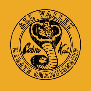 COBRA KAI Tshirt 80&#39;s Movie Crane Kick Martial Arts 80s Retro Arcade Game T-shirt (also available on crewnecks and hoodies) SM-5XL