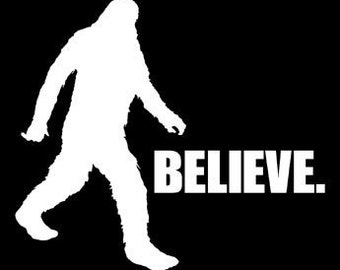 KOSZULKA BIGFOOT Koszulka Bigfoot I Believe Zabawna męska koszulka dziecięca Sasquatch (dostępna również na bluzach z okrągłym dekoltem i bluzach z kapturem) SM-5XL