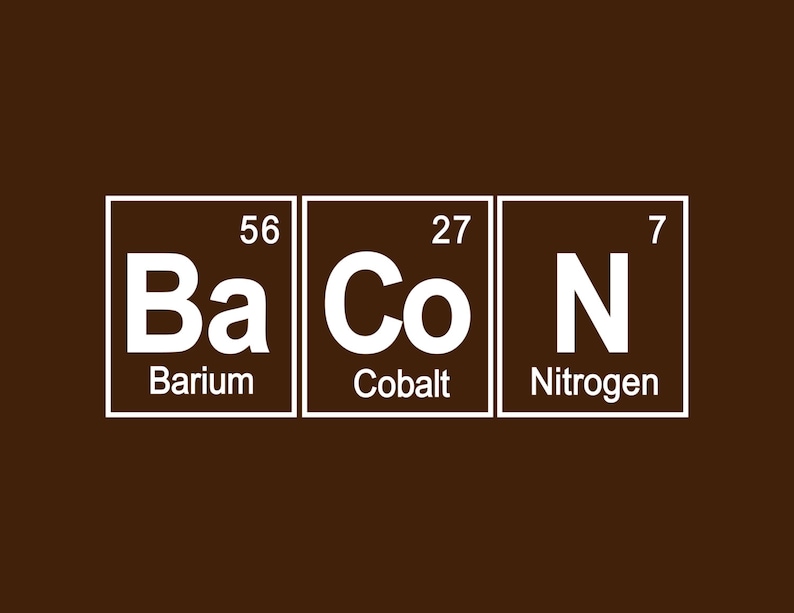 K&ouml;nnte beinhalten: Wei&szlig;er Text auf braunem Hintergrund zeigt die chemischen Symbole und Namen f&uuml;r Barium, Kobalt und Stickstoff, die das Wort "Bacon" buchstabieren.