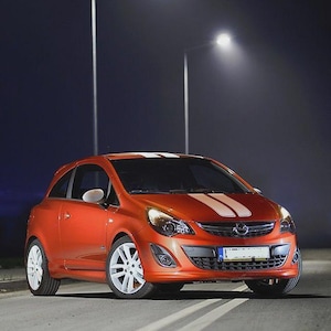 Opel Corsa D 3-deurs Option Line carrosseriekit na facelift