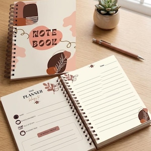 Peut inclure: Un carnet à spirales avec une couverture crème ornée de formes abstraites marron et rose et du texte NOTE BOOK. Un agenda ouvert est placé en dessous, affichant des champs pour le nom, l'école, la filière et l'année scolaire avec des motifs floraux.