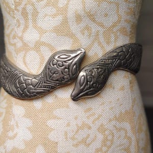 KIRK STIEFF ヴィンテージ 彫刻ブレスレット 3個セット Kirk stieff pewter cuff bracelet - Etsy 日本