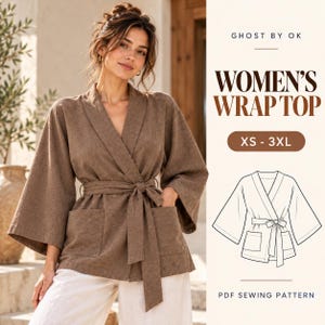 Könnte beinhalten: Ein braunes Wickeloberteil mit weiten Ärmeln, Schalkragen, zwei Vordertaschen und passendem Bindegürtel. Der Text lautet GHOST BY OK, WOMEN'S WRAP TOP, XS - 3XL und PDF SEWING PATTERN, ergänzt durch eine Strichzeichnung des Kleidungsstücks.