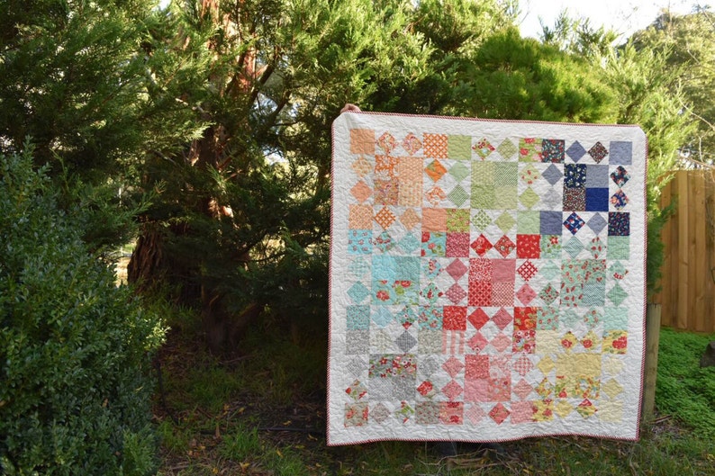 PDF Anleitung für Harvest Throw Double Patchwork Quilt. Klassisch Moderner Handgemachter Quilt aus Charm Packs. Bild 3