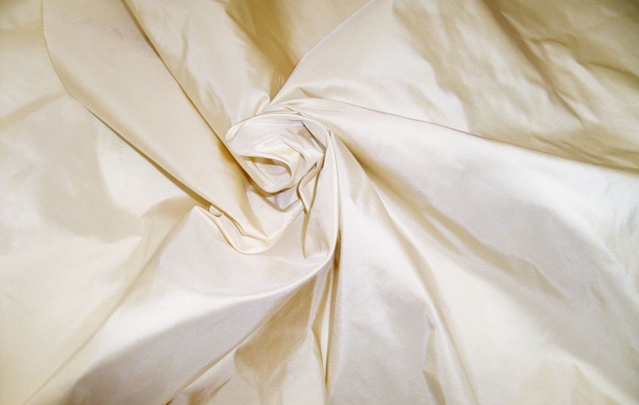 Ткань тафта белая. Белое платье ткань тафта. Шелк тафта е125. Ткань тафта белая. Ткань тафта белая.