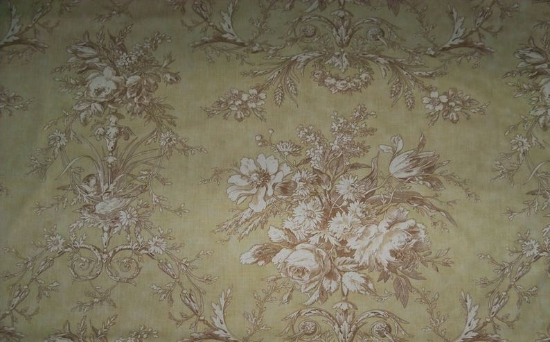 Puede incluir: Un dise&ntilde;o de papel tapiz vintage con un patr&oacute;n repetitivo de flores y hojas estilizadas en tonos marrones y beige.