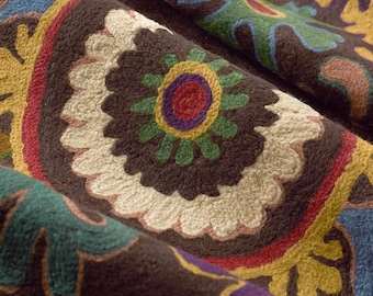 Tela de lana Crewel con medallones Suzani de CLARENCE HOUSE, 3 yardas, marrón, morado, ámbar, multicolor