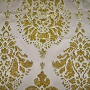 TAPESTRIA ROYALTY MEDALLIONS Cut Velvet Fabric 10 Yards Peridot Lt. Cream