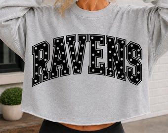 Ravens Polka Dot PNG, Letras de la mascota universitaria, Camiseta de mamá de fútbol americano, Ropa con espíritu escolar, Sublimación
