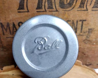 One Vintage New Old Stock STANDARD MOUTH Ball Brand Zinc Lid with White Porcelain Liner