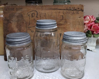 3 Vintage IMPERFECT Clear Atlas Strong Shoulder Mason One Quart Sized Jar Two Pint Sized Jars with Rustic Atlas Zinc Lids CHIP to Pint Jar