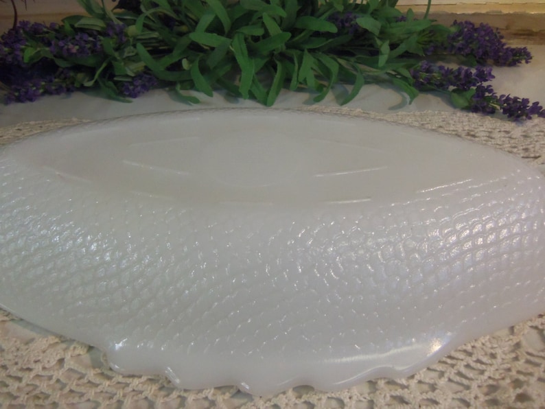 Vintage White or Milk Glass Large Fish Shaped Tray or Dish B161 image 4