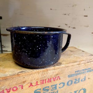 One Vintage IMPERFECT Granite Ware Enamelware Mug or Cup Rustic Primitive Black and White Speckle Pattern RUSTY 359