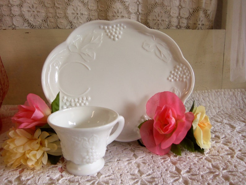 8 Piece Vintage White or Milk Glass Snack Sets 4 Cups and 4 Plates B943 image 3