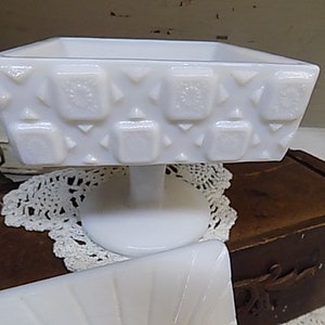 Vintage IMPERFECT Milk Glass Square Shaped Lidded Candy Dish Unmarked B916 image 5