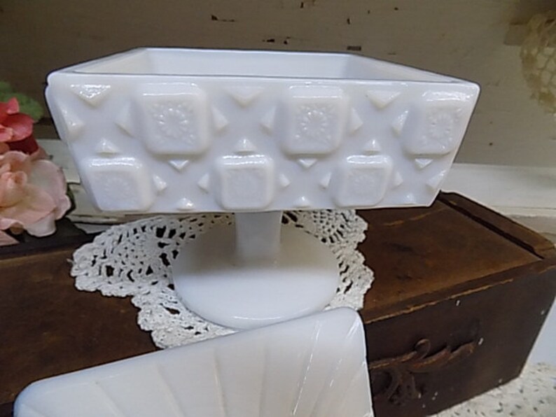 Vintage IMPERFECT Milk Glass Square Shaped Lidded Candy Dish Unmarked B916 image 5