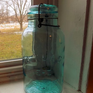 One Vintage IMPERFECT Light Aqua Atlas E-Z Seal Half Gallon Sized Jar with Light Aqua Glass Lid Harder to Find Size