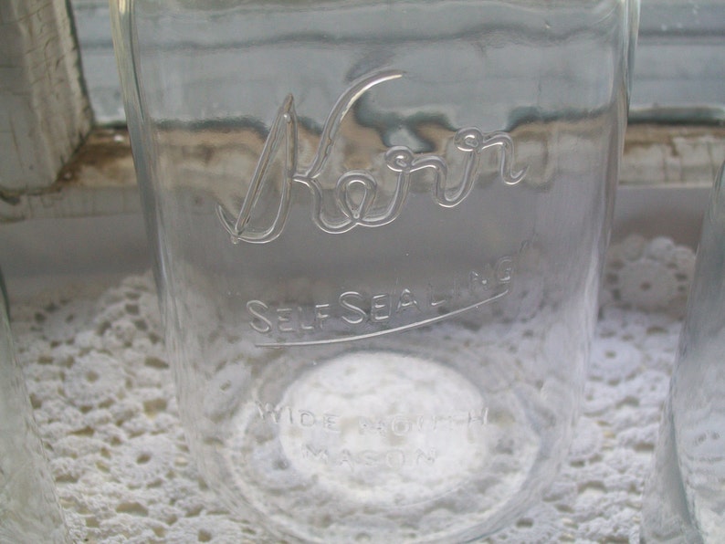 5 Vintage SLIGHTLY IMPERFECT Kerr Mason Jars Set Clear Kerr Self Sealing Two Quart Sized Jars Three Pint Sized Jars Modern Metal Lids image 4