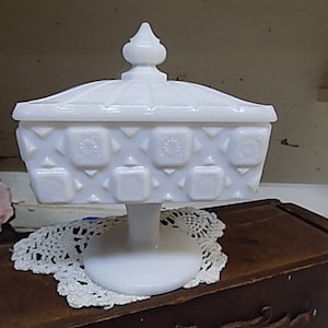 Vintage IMPERFECT Milk Glass Square Shaped Lidded Candy Dish Unmarked B916 image 1