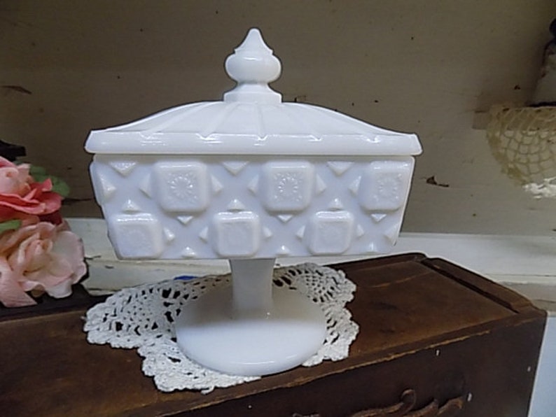 Vintage IMPERFECT Milk Glass Square Shaped Lidded Candy Dish Unmarked B916 image 1