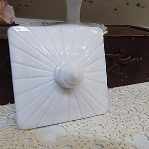 Vintage IMPERFECT Milk Glass Square Shaped Lidded Candy Dish Unmarked B916 image 4