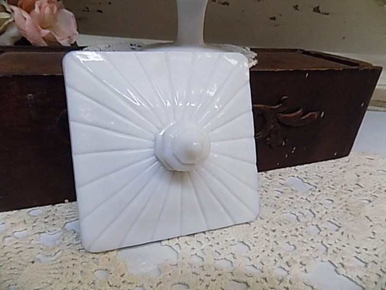 Vintage IMPERFECT Milk Glass Square Shaped Lidded Candy Dish Unmarked B916 image 4