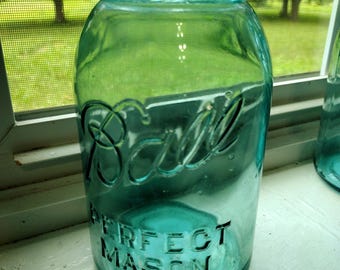 ONE Vintage SCRATCH and DENT Aqua Ball Perfect Mason Quart Sized Jar with Rustic Regular or Standard Mouth Zinc Lid