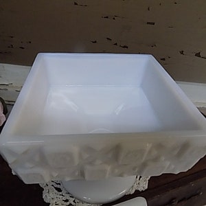 Vintage IMPERFECT Milk Glass Square Shaped Lidded Candy Dish Unmarked B916 image 6