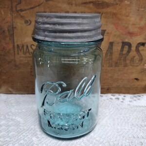 ONE Vintage IMPERFECT Aqua Blue Ball Perfect Mason Pint Jar with Rustic Standard or Regular Mouth Zinc Lid B317