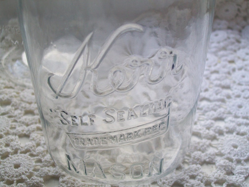 5 Vintage SLIGHTLY IMPERFECT Kerr Mason Jars Set Clear Kerr Self Sealing Two Quart Sized Jars Three Pint Sized Jars Modern Metal Lids image 3