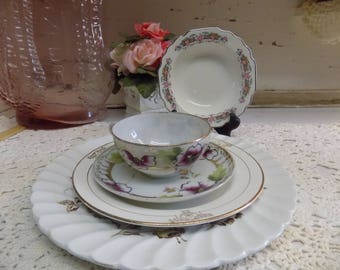 5 Piece Vintage Mismatched China Place Setting Very Shabby Vintage Tea Party Wedding China B1098