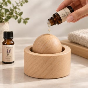 Diffusore di oli essenziali a sfera in legno, aromaterapia passiva, complemento d'arredo minimalista.
