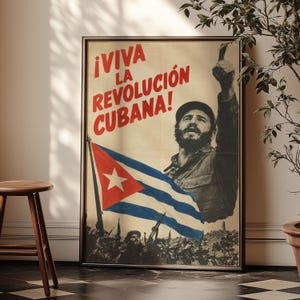 Viva La Revolución Cubana Poster Print, Fidel Castro Alza la Mano - Rivoluzione Cubana - Poster di propaganda vintage, Bandiera Cubana - Decorazione murale