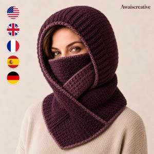Pode incluir: Um cachecol com capuz em crochê roxo escuro com cobertura facial integrada. O acessório apresenta uma textura canelada no capuz e um padrão de pontos sólidos na seção do pescoço. O texto Awaiscreative está visível no canto superior.