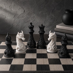 Zestaw szachowy "Gotycki smok", 32 czarno-białe figury szachowe, dekoracja do gry planszowej w stylu celtyckiego fantasy, średniowieczny prezent dla miłośników szachów i smoków