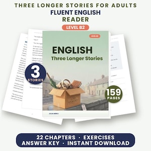 Puede incluir: Un libro titulado English Three Longer Stories de Julia Mirku, con una ilustración de portada de una caja de cartón etiquetada como Lost Property sobre un muro de piedra. El libro es de nivel B2, contiene 159 páginas, 3 historias y 22 capítulos.
