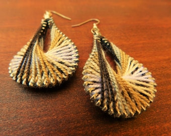 Brincos com zíper de fio peruano monocromático Steampunk