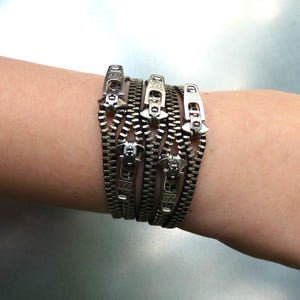 Nickel-Reißverschluss-Manschettenarmband: Fünf-Tier-YKK-Reißverschluss-Design