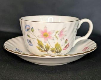 Royal Kent Fine Bone China Vintage-Teetasse mit Untertasse, florales Muster „Wilde Anemone“