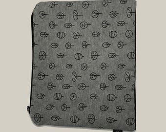 Large flat toiletry bag