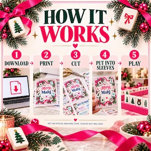 Może przedstawiać: Grafika instruktażowa zatytułowana HOW IT WORKS przedstawiająca pięć krok&oacute;w gry Merry Mahj: pobierz, wydrukuj, wytnij, wł&oacute;ż w koszulki i graj. Projekt zawiera r&oacute;żowe wstążki, gałązki świerkowe oraz płytki mahjonga.