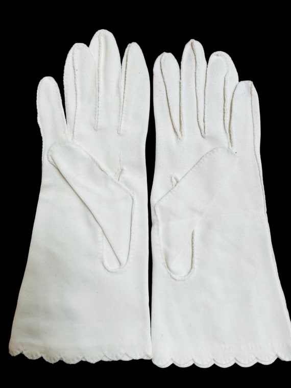 VTG Women's White Easter/Church/Formal Gloves S-M - image 2